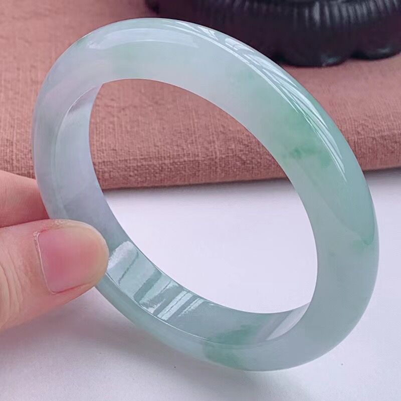 ミャンマー産、単色のライトオイルジェダイトブレスレット、若い - Lighting のレビューと価格