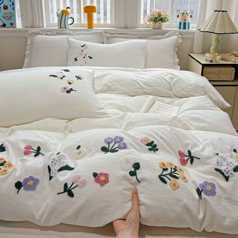 美しい花柄刺繍が施された、柔らかく快適な肌触りの掛け布団カバ - Aesthetic Floral Duvet Cover のレビューと価格