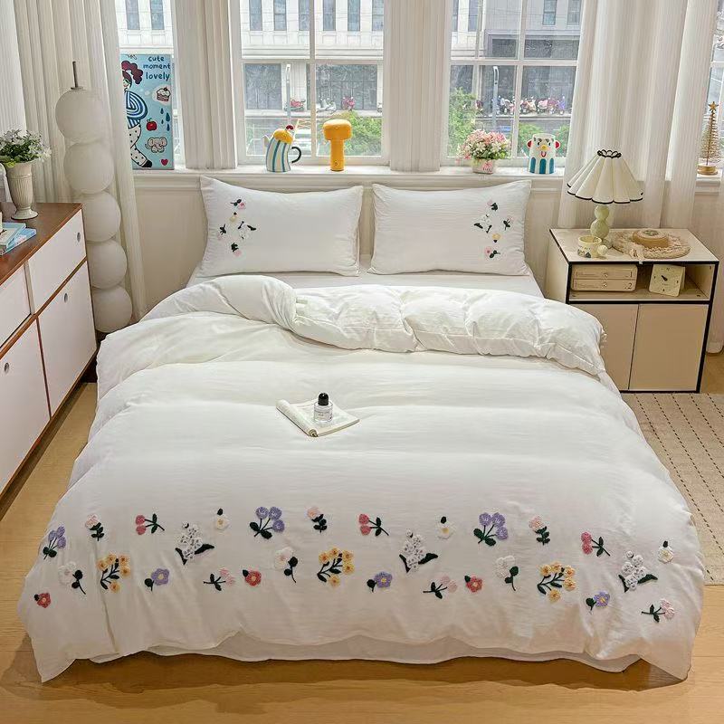 美しい花柄刺繍が施された、柔らかく快適な肌触りの掛け布団カバ - Aesthetic Floral Duvet Cover のレビューと価格